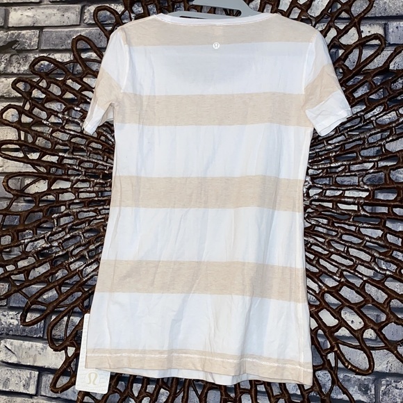 NWT lululemon striped Every Yogi Tee Size 6 - Picture 5 of 5